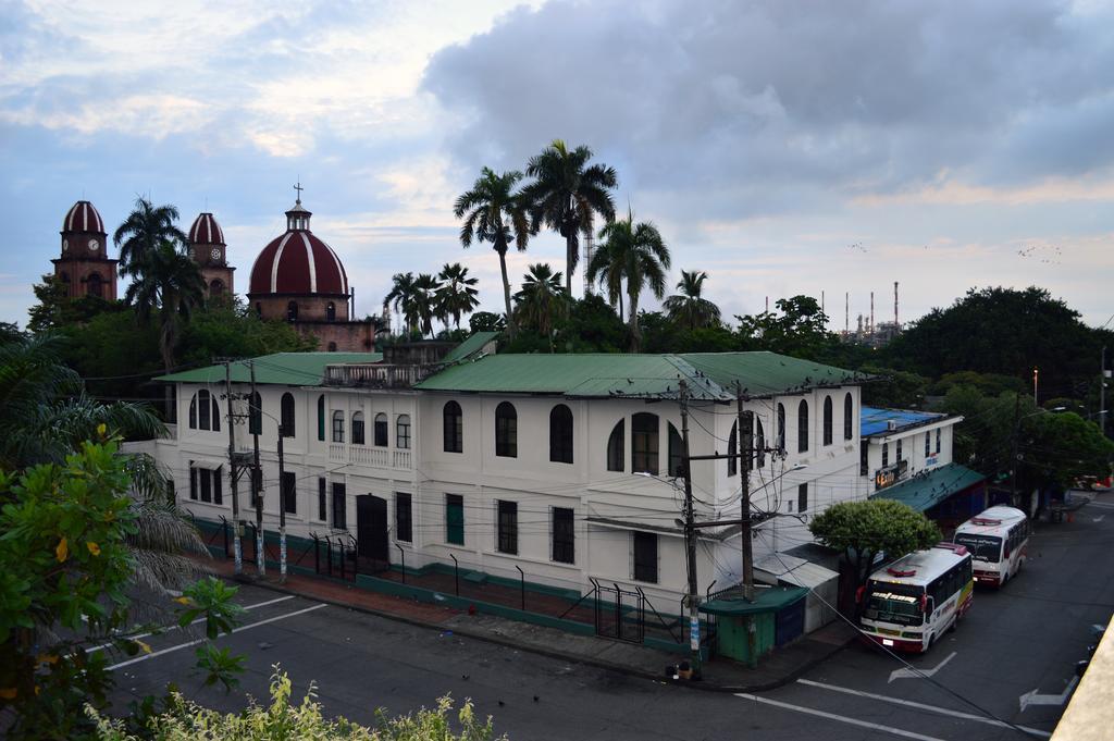 Hotel San Carlos Barrancabermeja Exterior foto